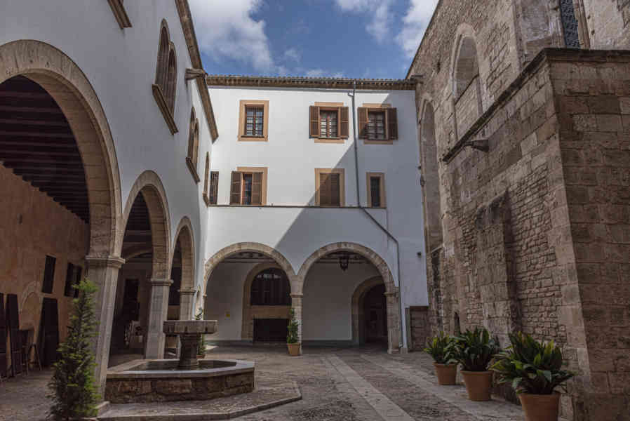 Mallorca - Palma 043 - palacio real de la Almudaina.jpg